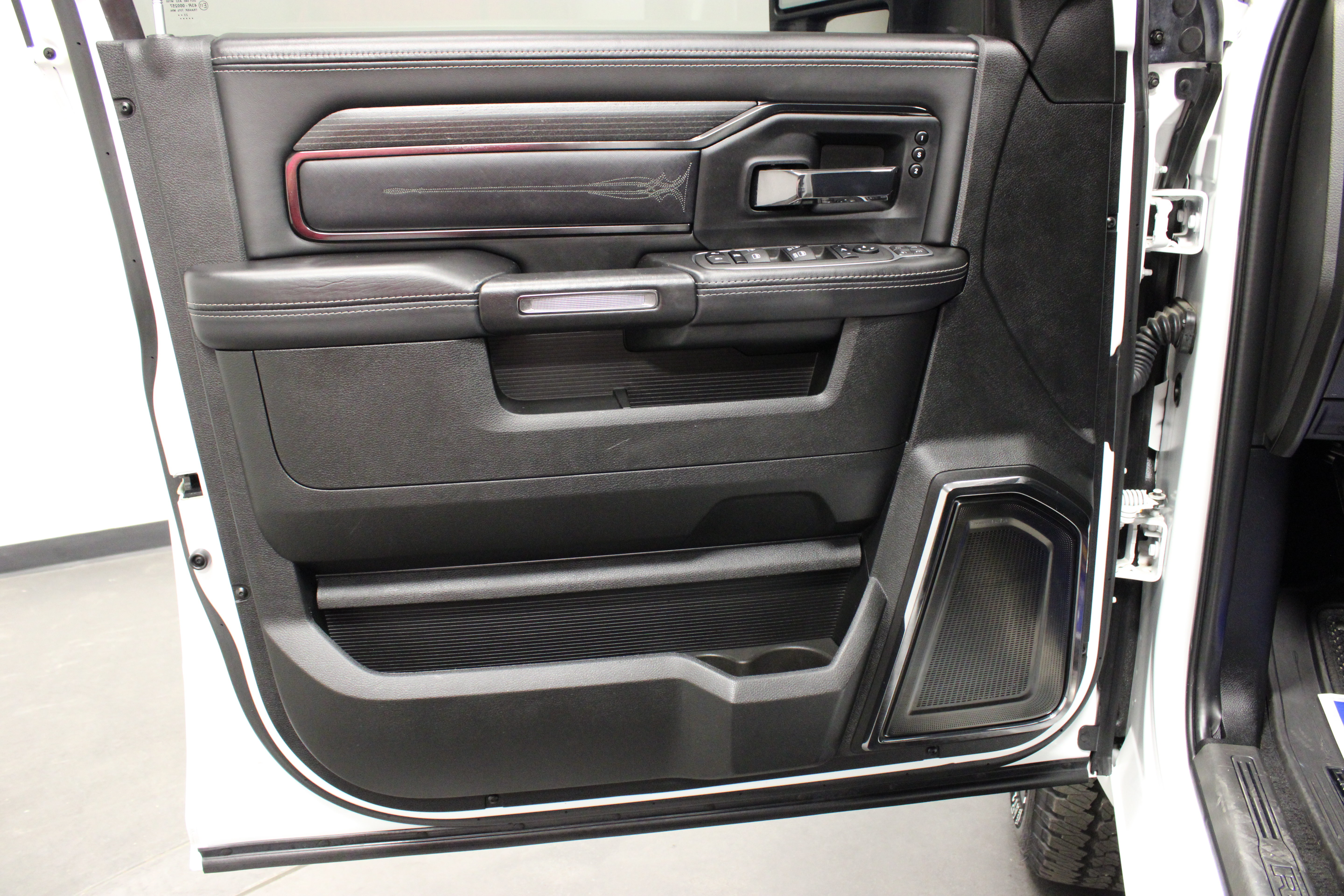 Used 2024 RAM 2500 Limited AWD/4WD image 17