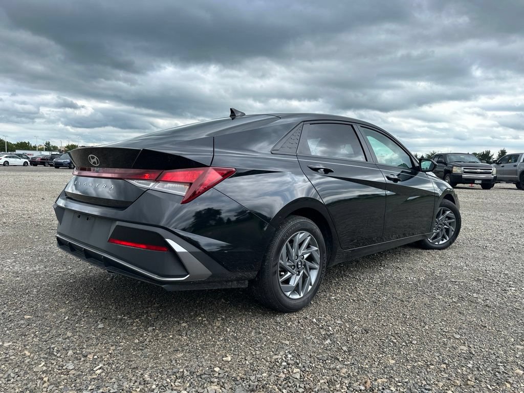 Used 2024 Hyundai Elantra SEL FWD image 8