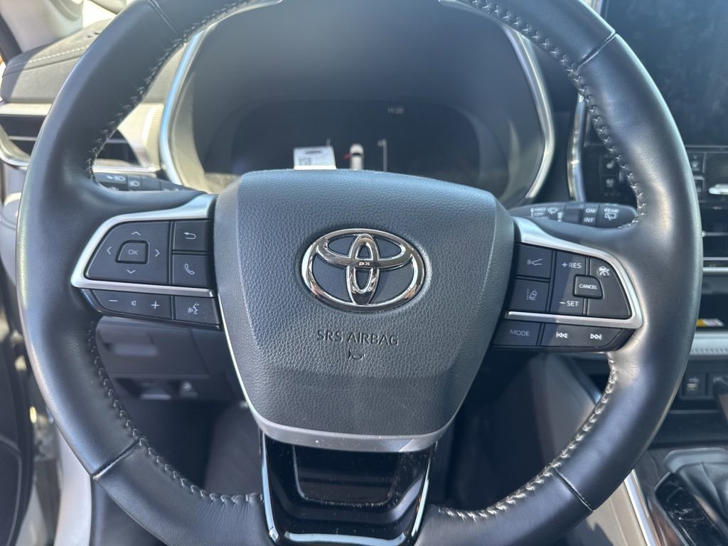 Used 2023 Toyota Highlander Platinum image 9