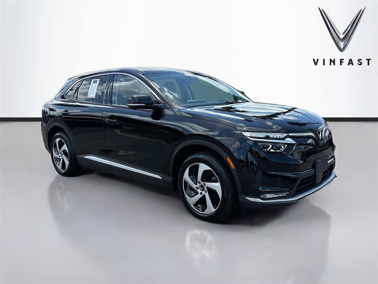 New 2025 VinFast VF 8 Eco AWD/4WD image 1