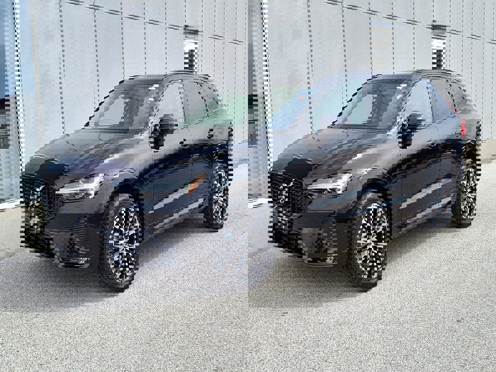 Certified 2023 Volvo XC60 B5 Plus image 1