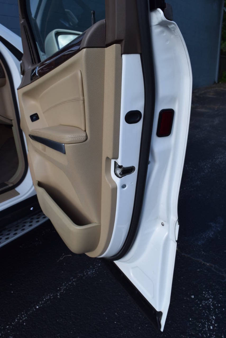 Used 2011 Mercedes-Benz GL 550 4MATIC image 39