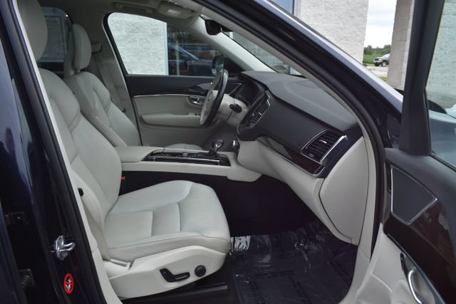 Used 2017 Volvo XC90 T6 Momentum w/ Convenience Package AWD/4WD image 46