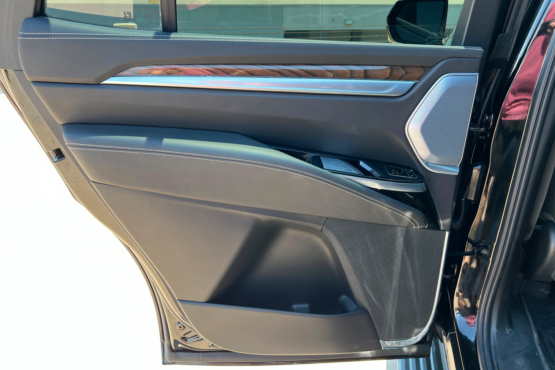 New 2025 Cadillac Escalade Sport Platinum w/ LPO, ONYX Package AWD/4WD image 19
