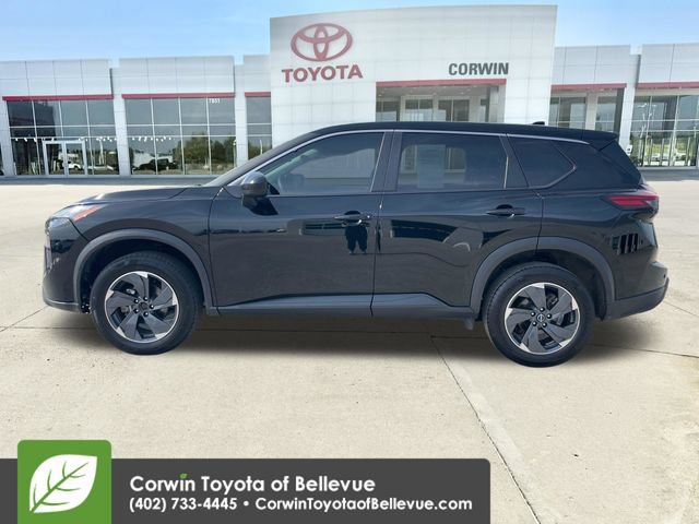 Used 2024 Nissan Rogue SV FWD image 2