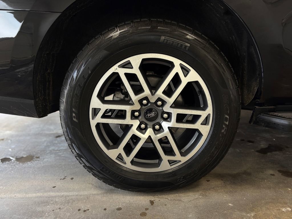 Used 2025 Ford Expedition Active image 34
