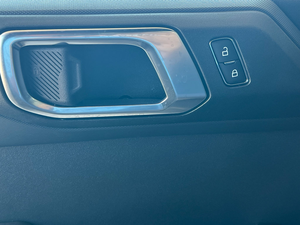 New 2025 Ford Bronco 4-Door image 17