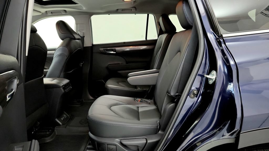 Used 2023 Toyota Highlander Limited AWD/4WD image 21