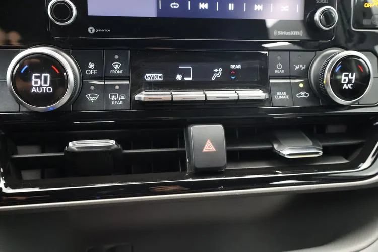 Used 2022 Toyota Highlander L AWD/4WD image 31