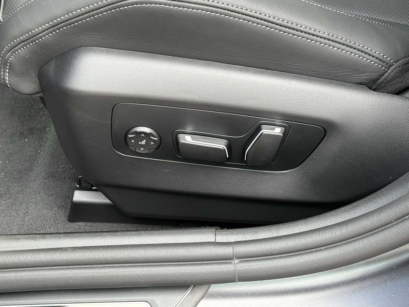 New 2026 BMW M5 w/ Carbon Package image 12