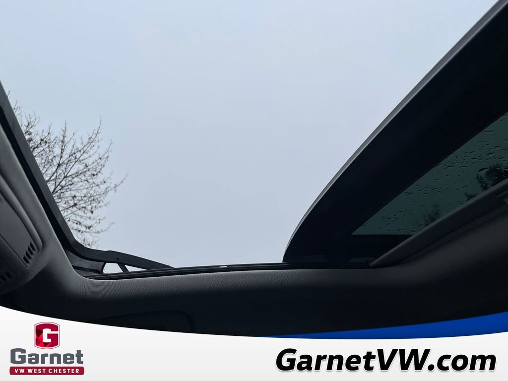 Certified 2025 Volkswagen Jetta SE image 16