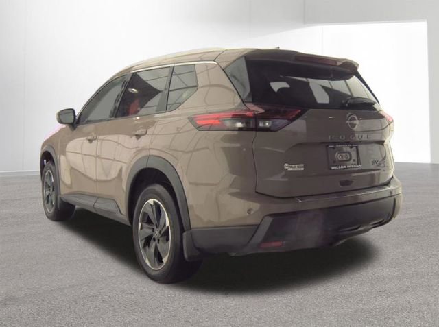 Used 2024 Nissan Rogue SV w/ SV Premium Package image 3