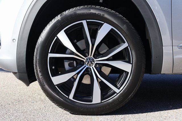 New 2026 Volkswagen Atlas Cross Sport SEL Premium R-Line image 9