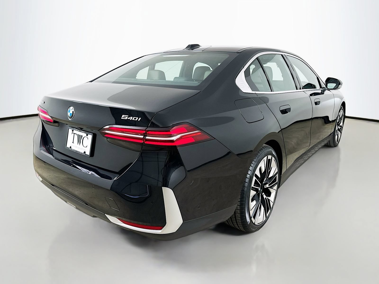 Used 2026 BMW 540i xDrive AWD/4WD image 5