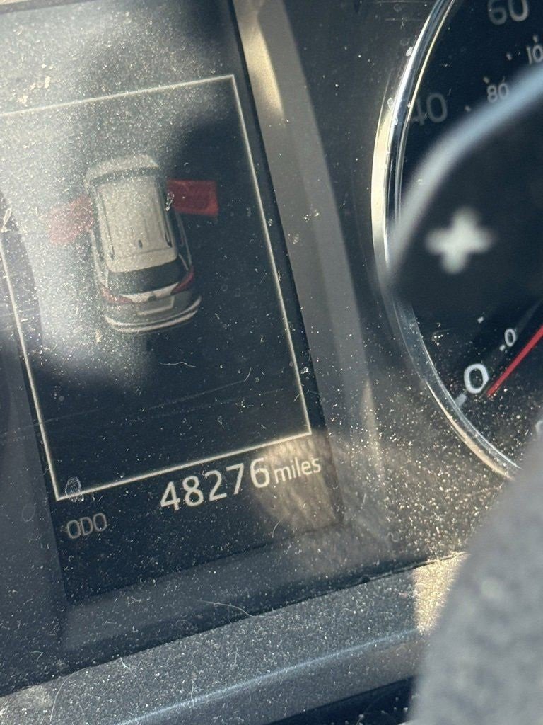 Used 2017 Toyota RAV4 SE image 3