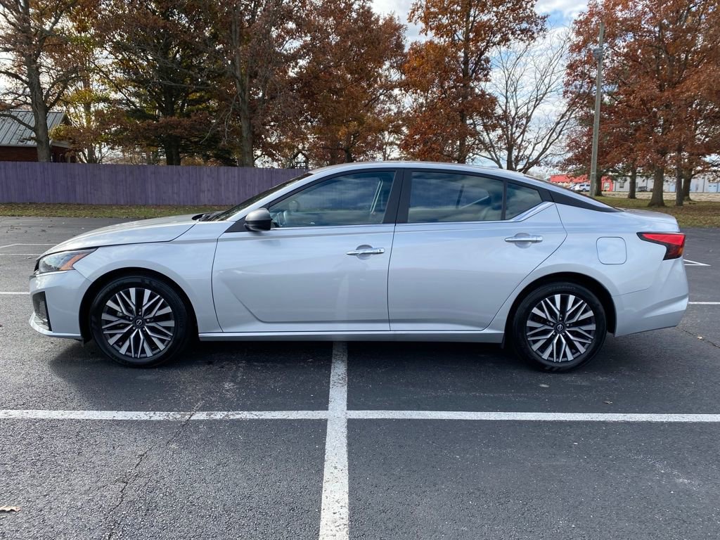 Used 2024 Nissan Altima 2.5 SV image 4