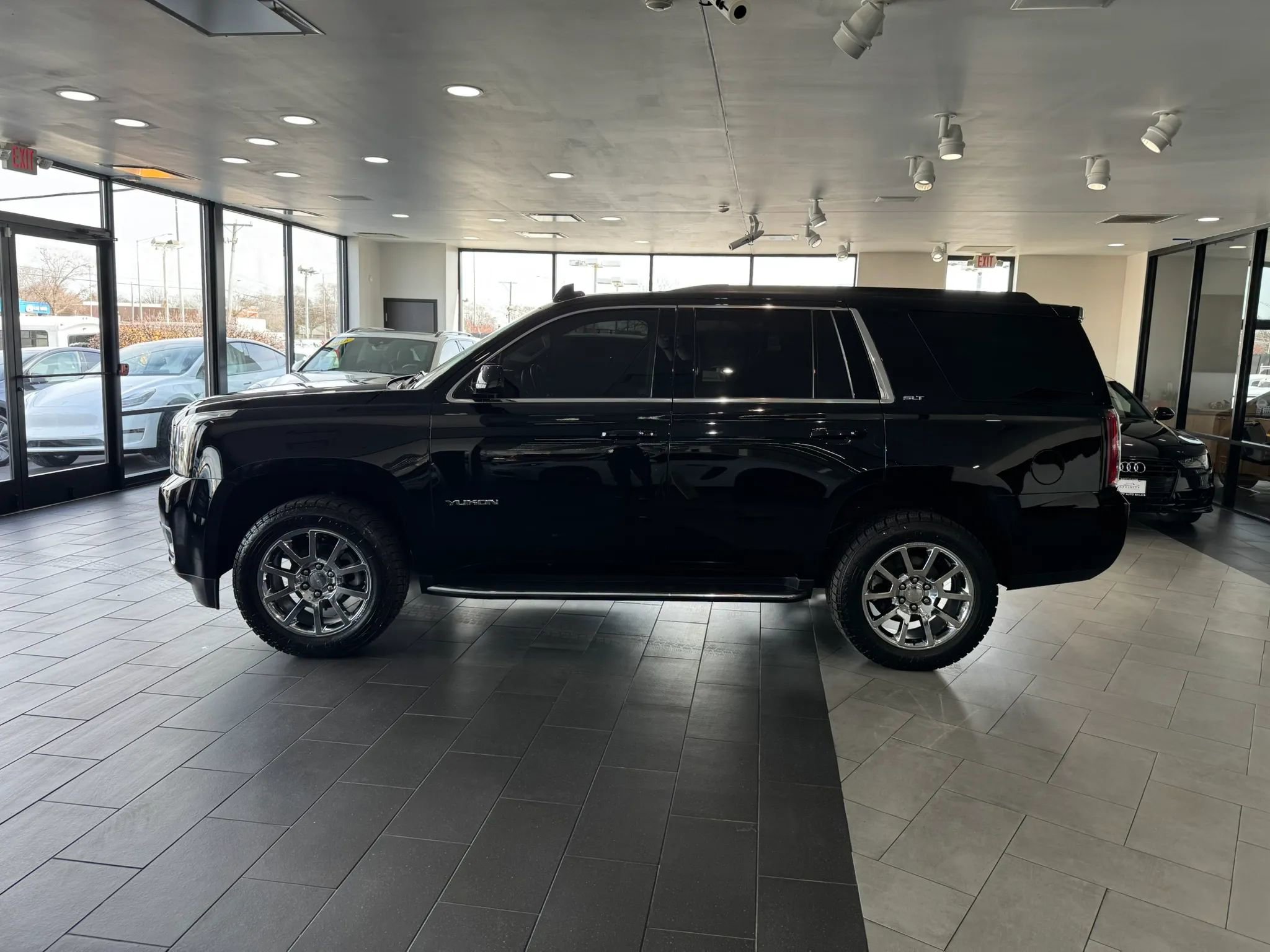 Used 2017 GMC Yukon SLT AWD/4WD image 6