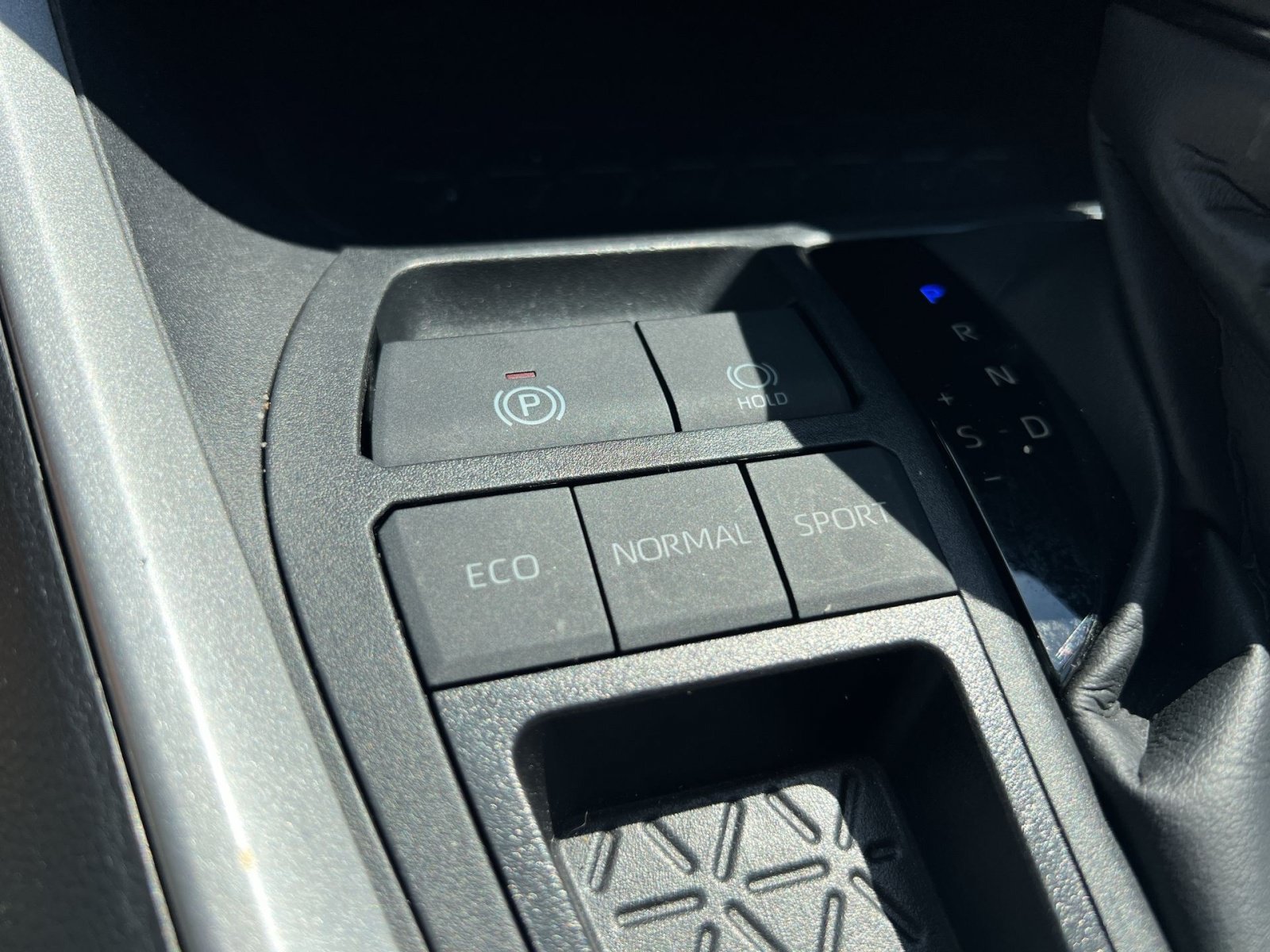 Used 2025 Toyota RAV4 XLE FWD image 29