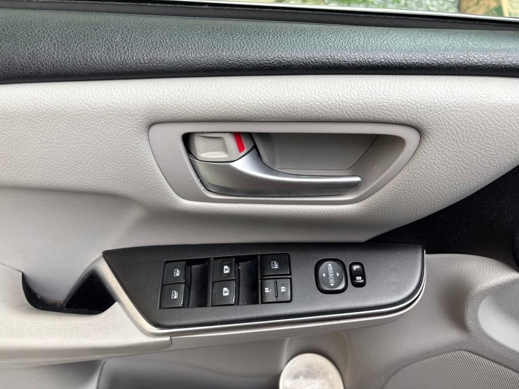Used 2017 Toyota Camry SE FWD image 10