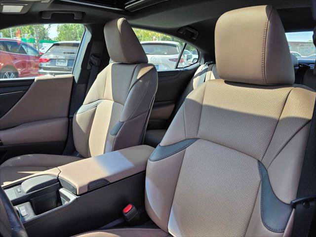 Used 2022 Lexus ES 250 w/ Premium Package AWD/4WD image 21