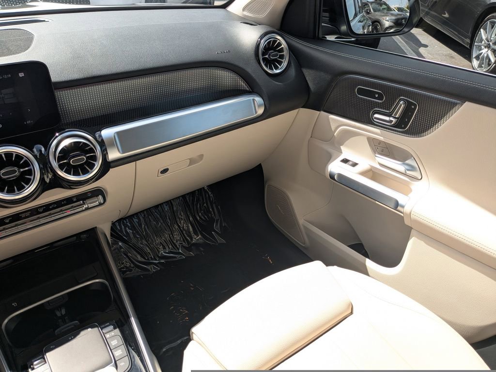 Certified 2023 Mercedes-Benz EQB 250+ w/ Exclusive Package image 4