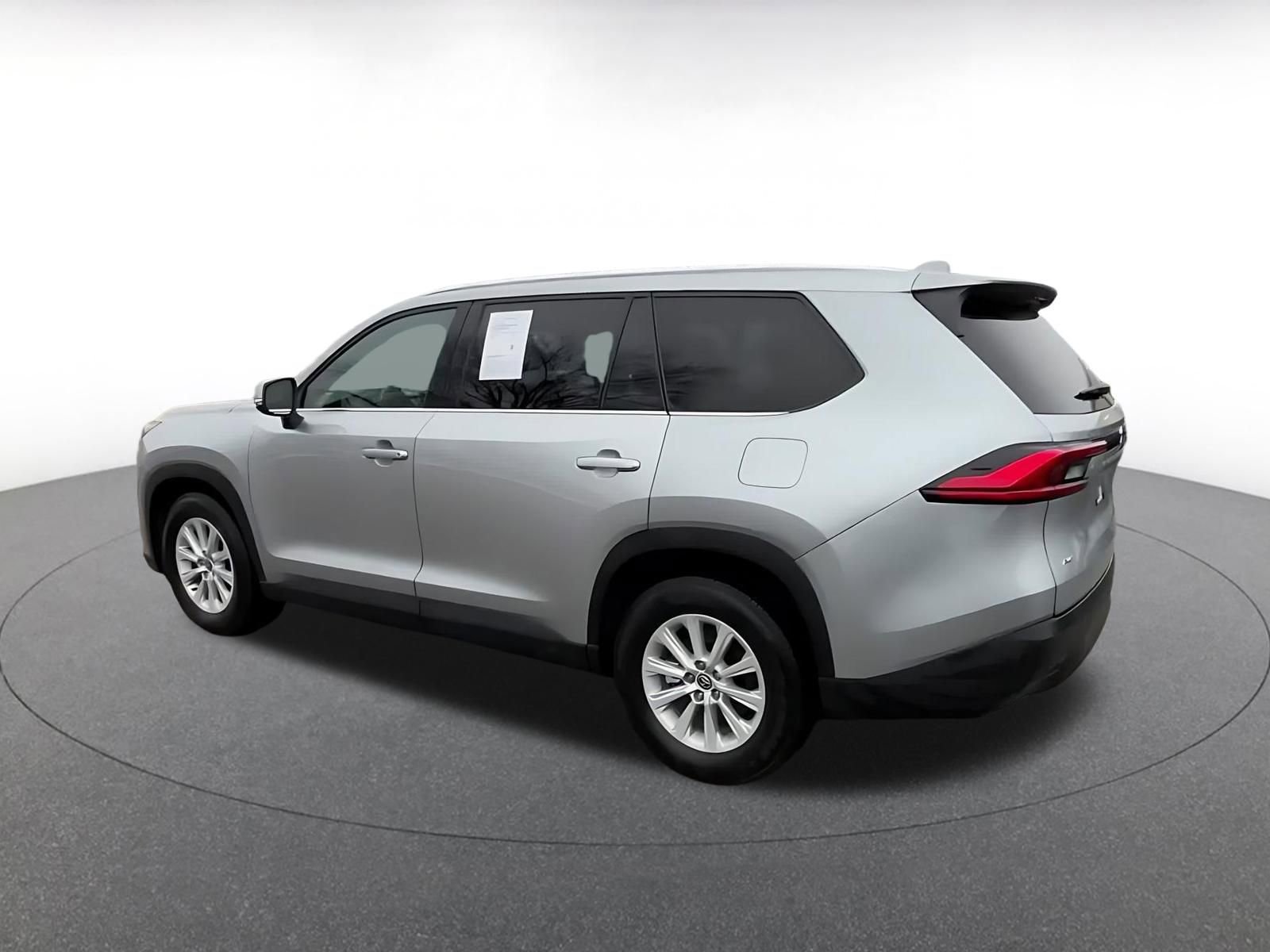 Used 2024 Toyota Grand Highlander XLE image 10