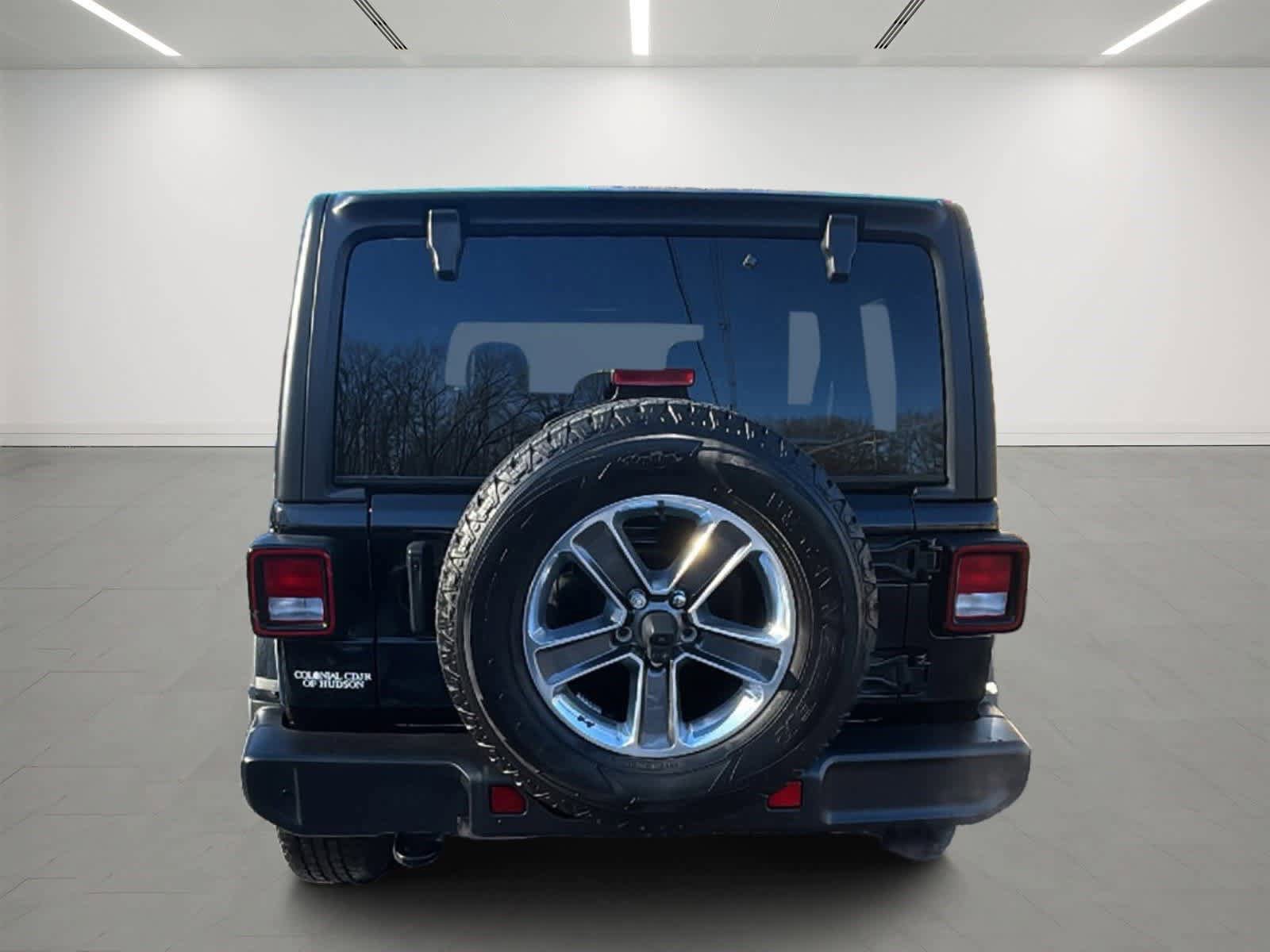 Used 2022 Jeep Wrangler Unlimited Sahara w/ Cold Weather Group image 4