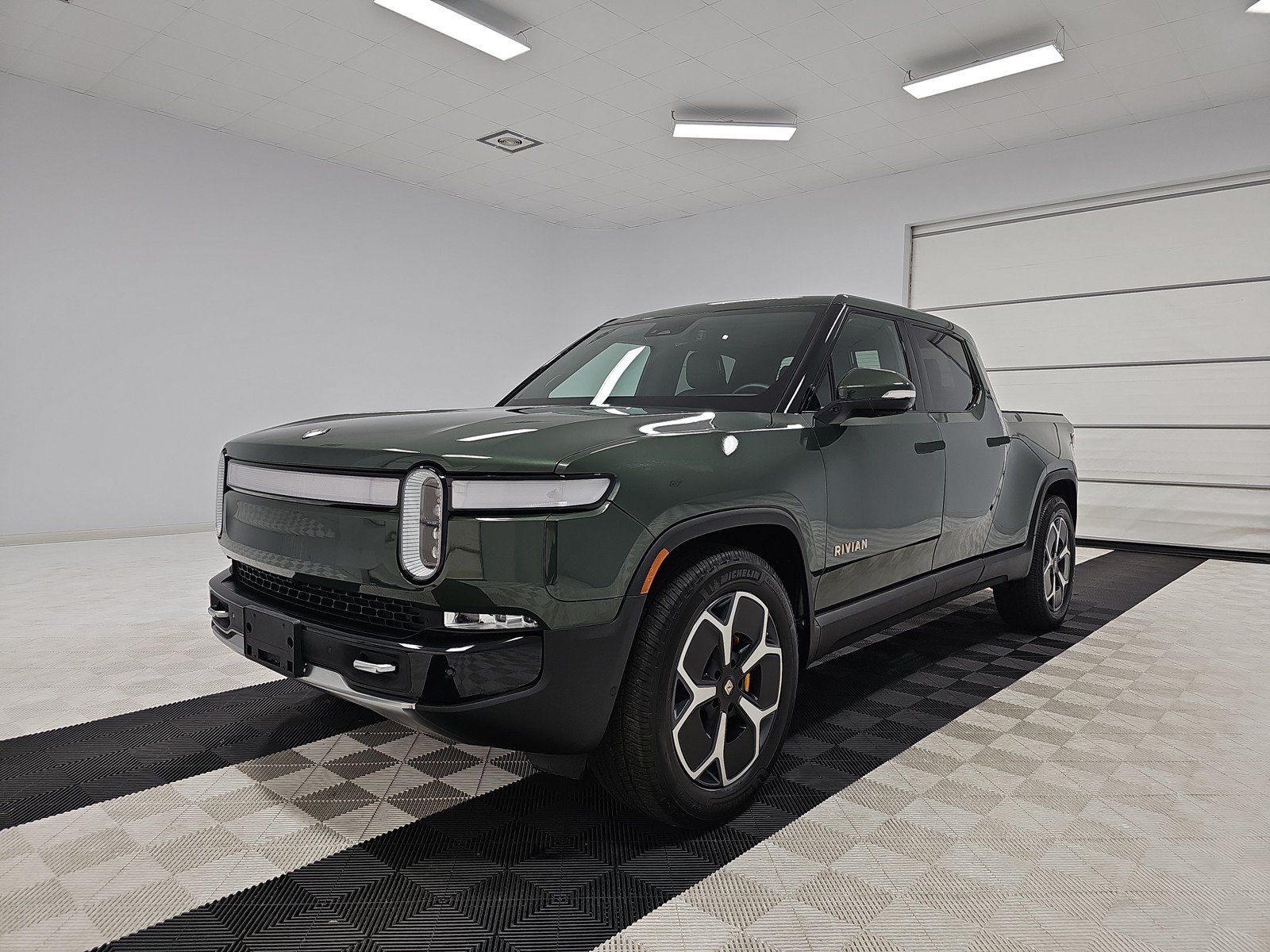Used 2022 Rivian R1T Adventure AWD/4WD image 1