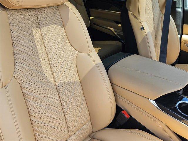 New 2026 Cadillac Escalade IQ Luxury 2 w/ LPO, Radiant Package image 18