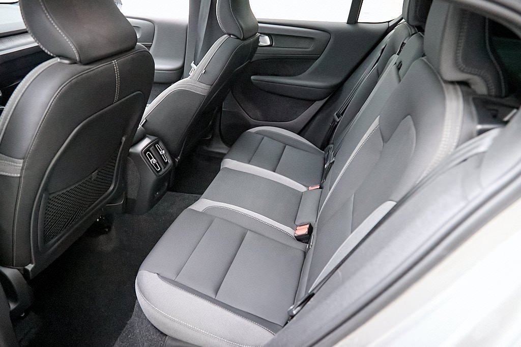 Certified 2023 Volvo C40 Recharge Core w/ Protection Package Premier image 22