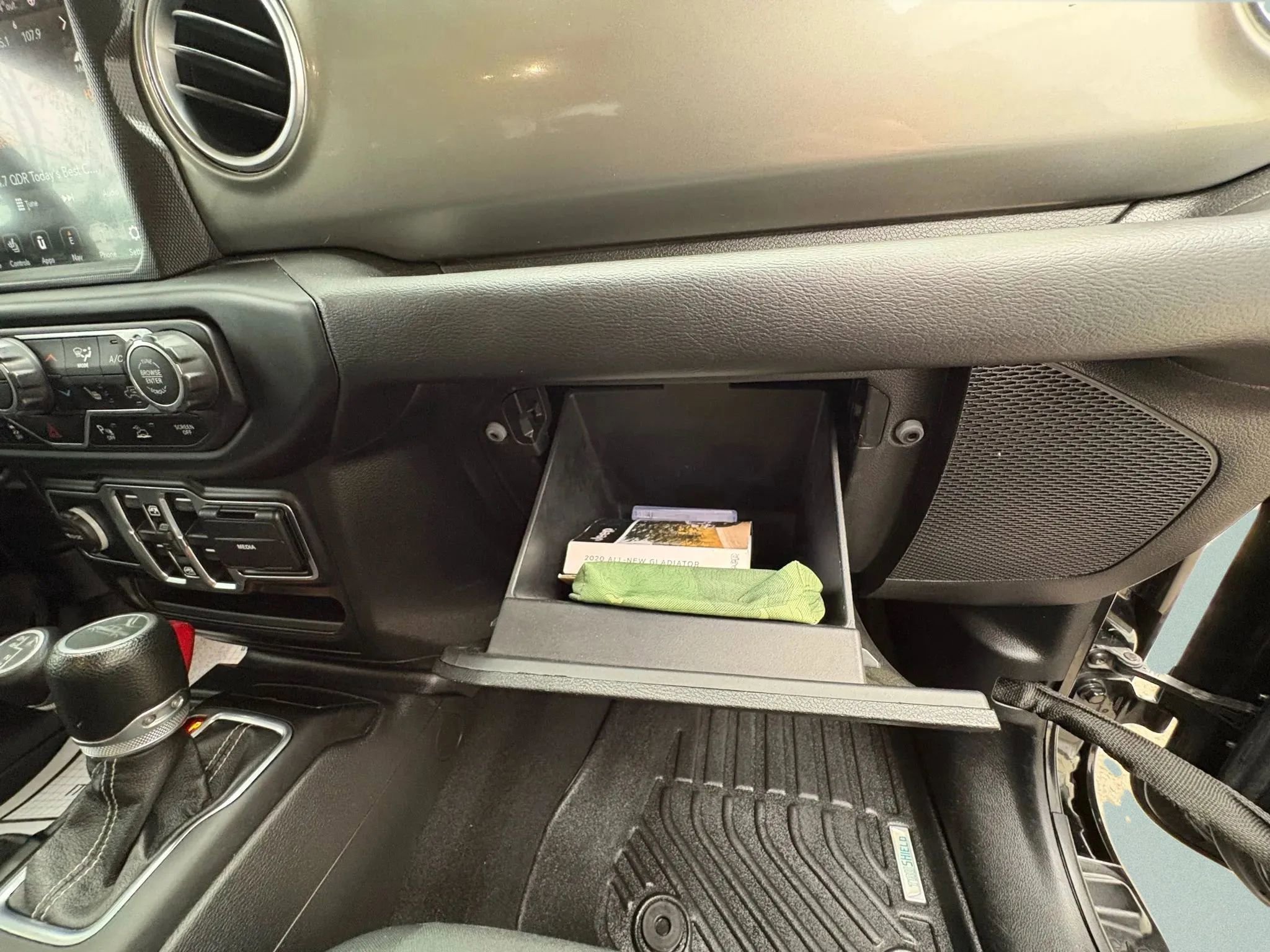 Used 2020 Jeep Gladiator Overland image 12