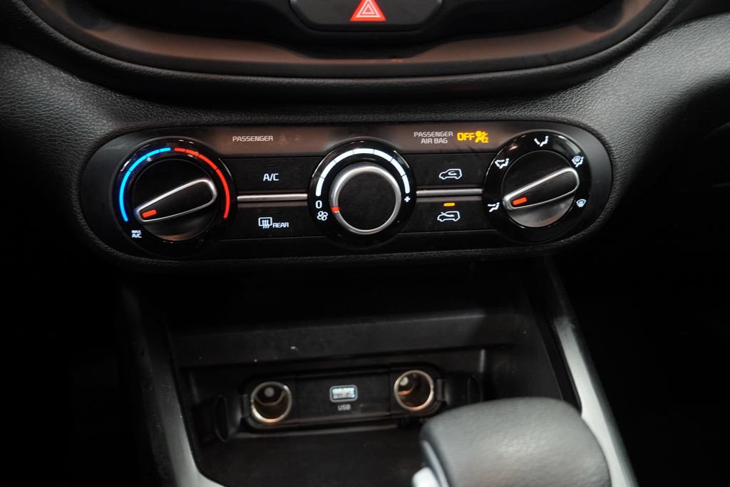 Used 2025 Kia Soul LX w/ LX Technology Package FWD image 19