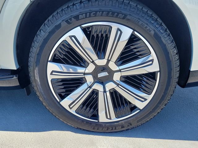 Certified 2025 Cadillac Escalade IQ Luxury 1 w/ Smart Trailering package AWD/4WD image 11