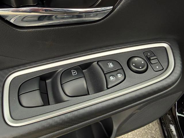 New 2025 Nissan Versa SR w/ Trunk Package FWD image 20