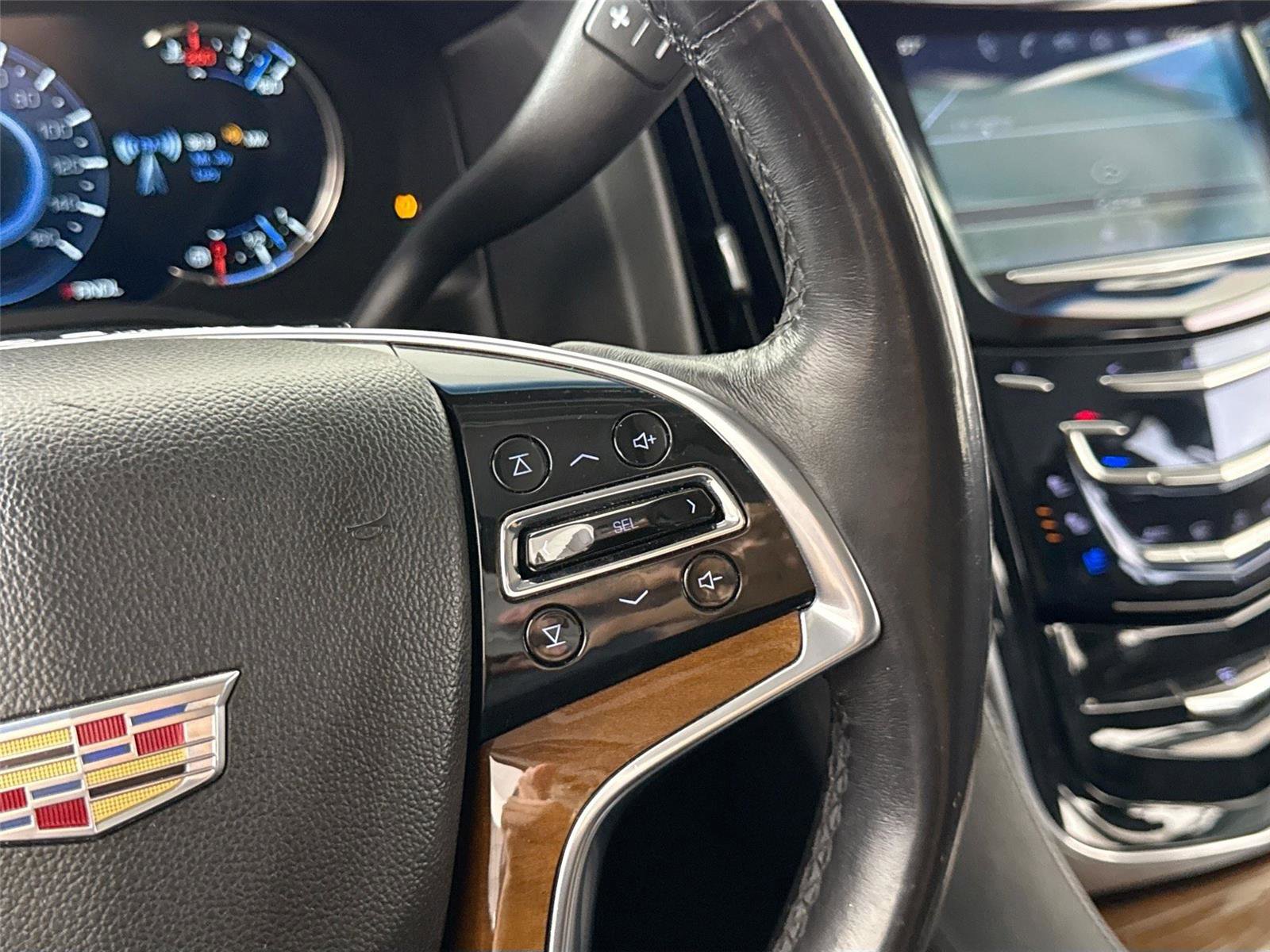 Used 2018 Cadillac Escalade Premium Luxury AWD/4WD image 21