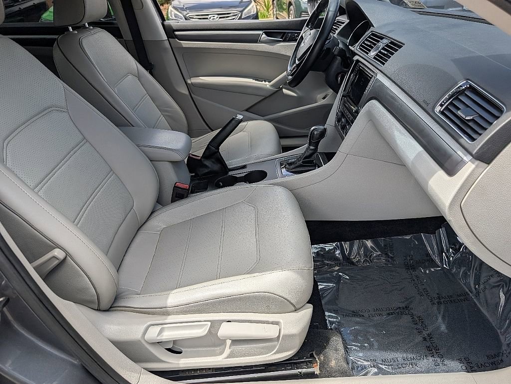Used 2017 Volkswagen Passat 1.8T R-Line FWD image 18