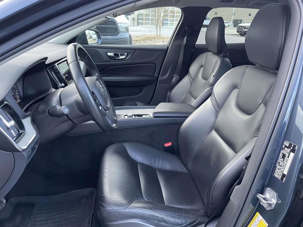 Used 2021 Volvo V60 T5 Cross Country image 8