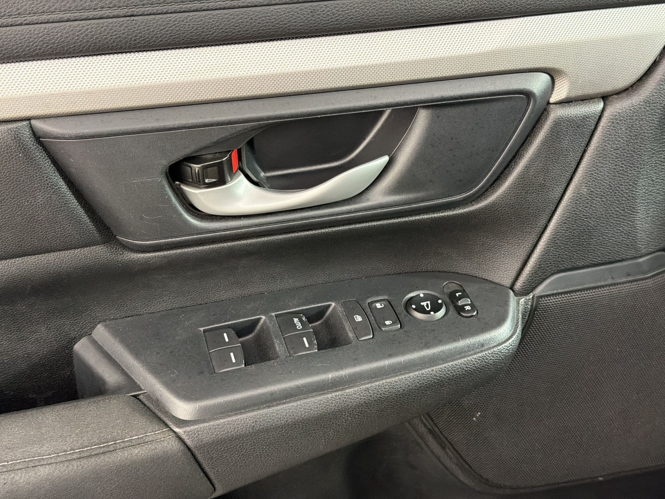 Used 2017 Honda CR-V LX image 20