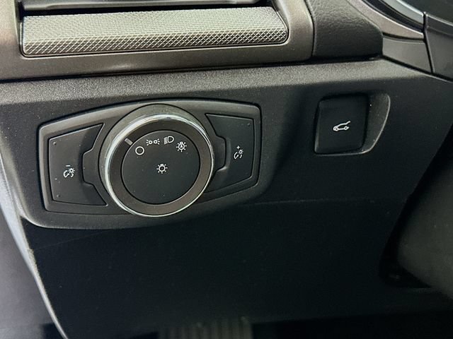 Used 2020 Ford Fusion SE FWD image 13