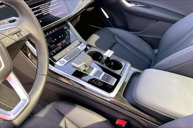 Used 2026 Audi Q7 2.0T Premium Plus w/ Premium Plus Package AWD/4WD image 14