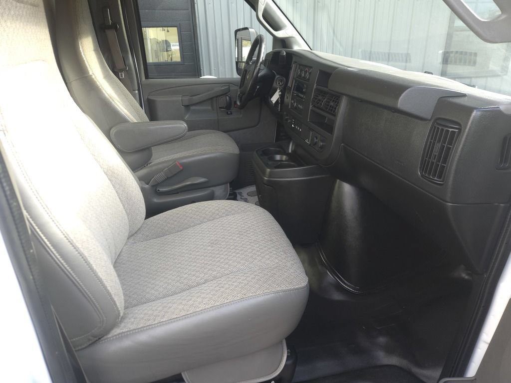 Used 2020 Chevrolet Express 3500 w/ Power Convenience Package RWD image 21