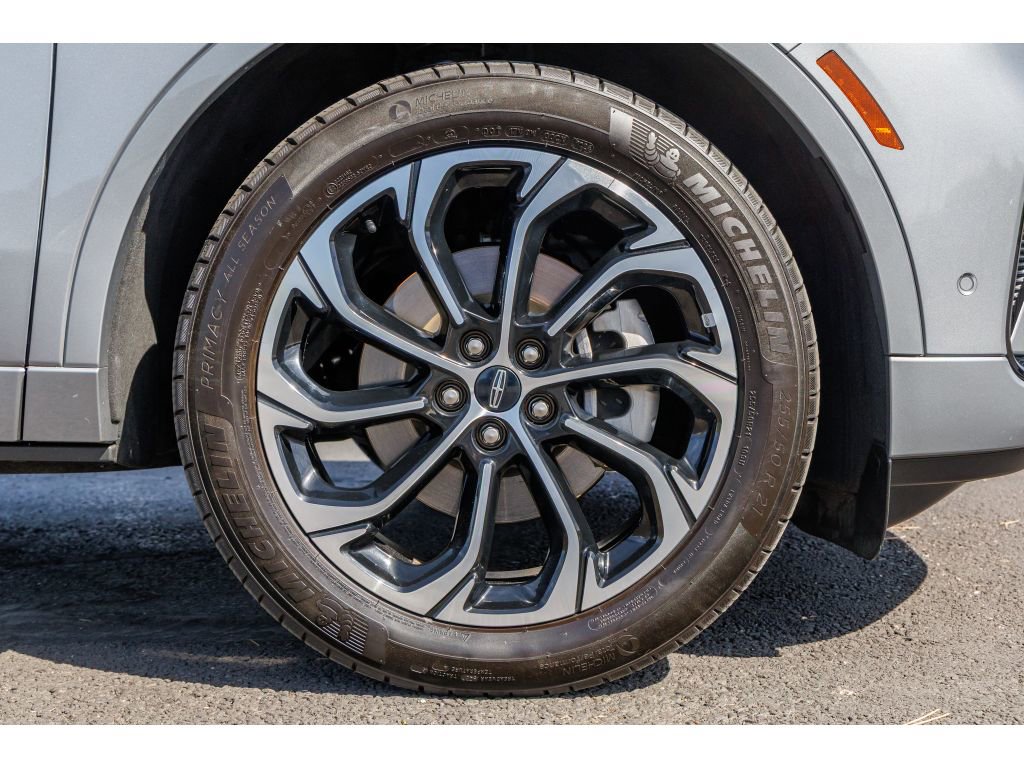 Used 2024 Lincoln Nautilus Reserve image 9