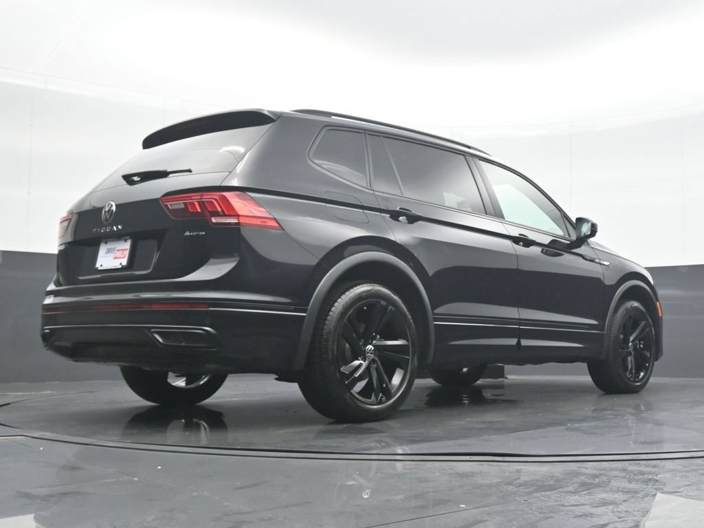 Used 2024 Volkswagen Tiguan SE R-Line AWD/4WD image 30