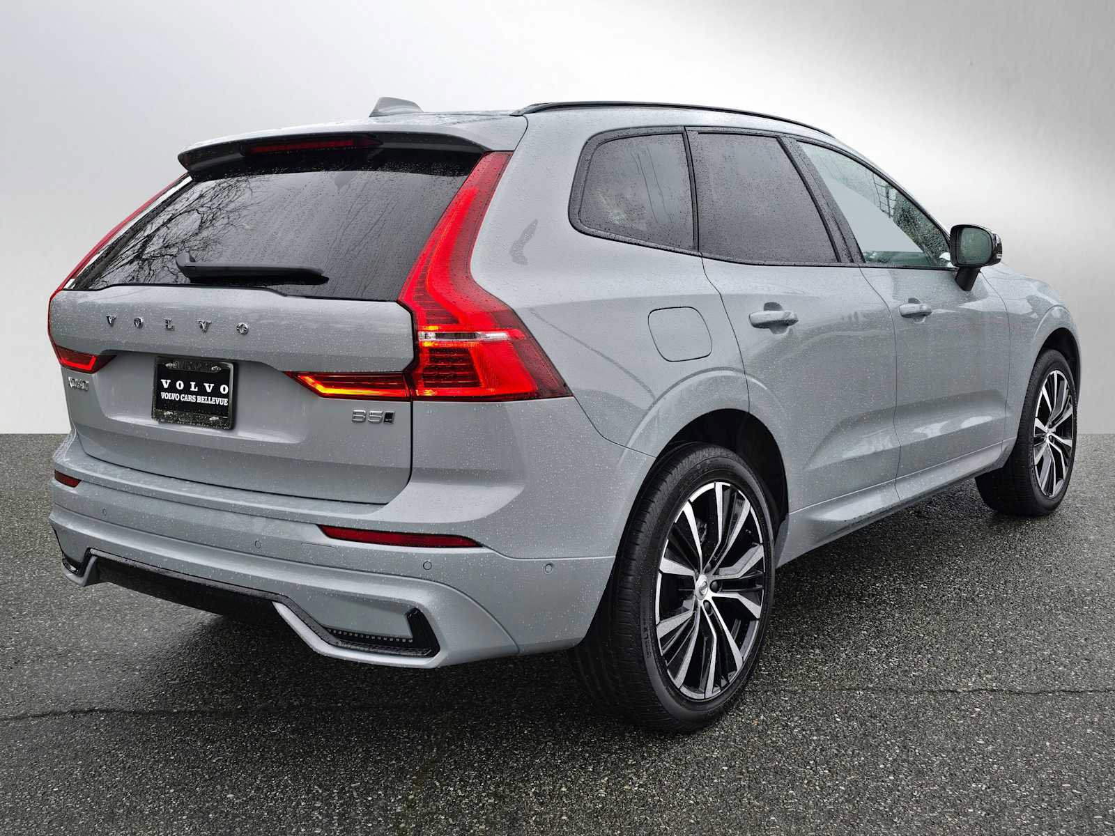 Certified 2025 Volvo XC60 B5 Plus image 3