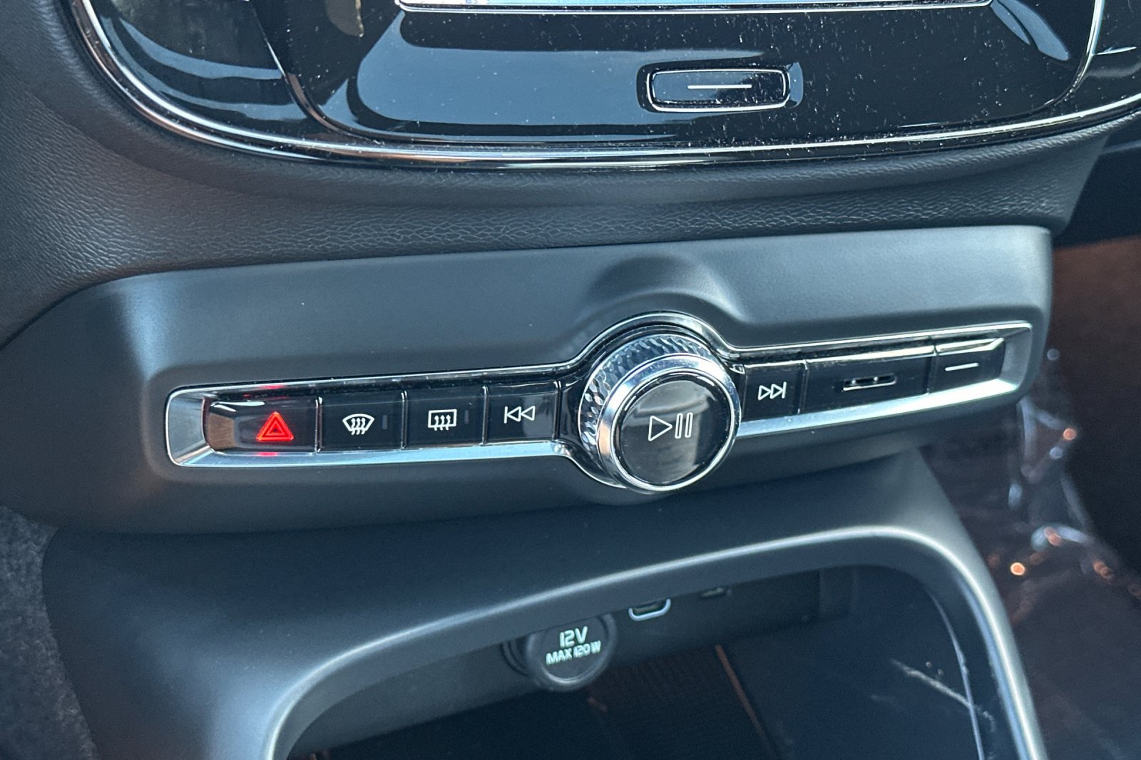 Certified 2024 Volvo XC40 Recharge Ultimate w/ Protection Package Premier RWD image 25