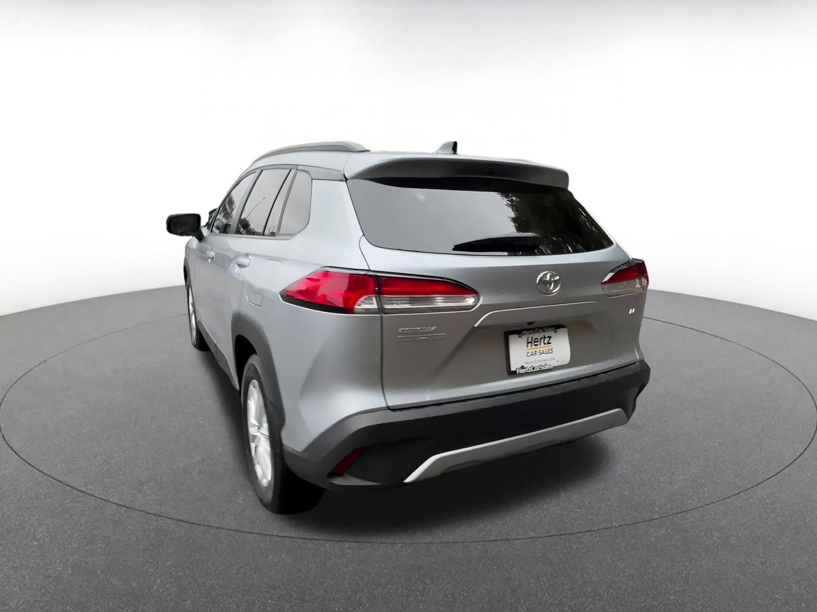 Used 2025 Toyota Corolla Cross LE image 11