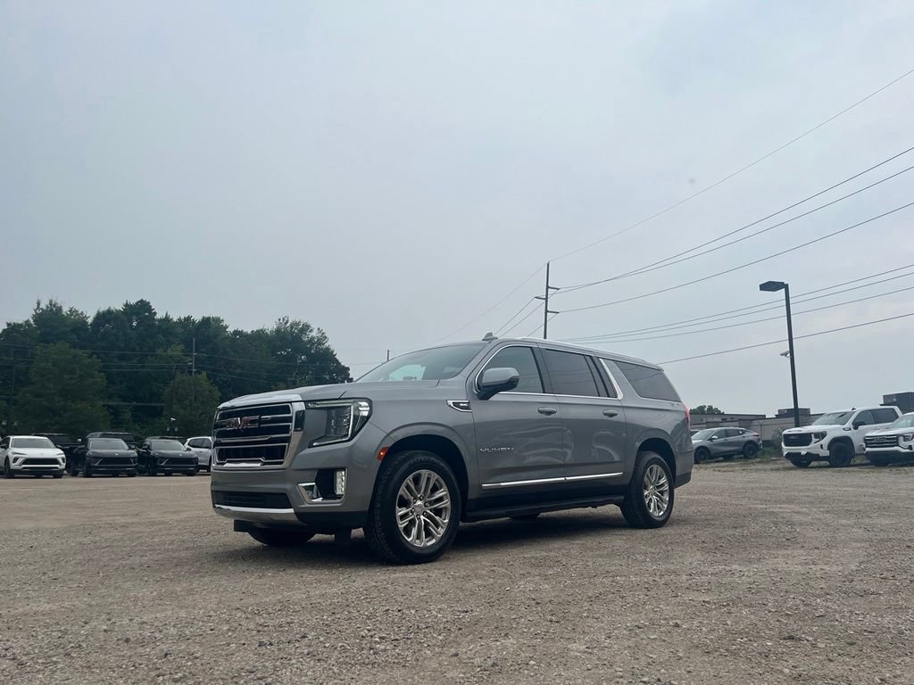 Used 2023 GMC Yukon XL SLT w/ SLT Premium Package AWD/4WD image 2