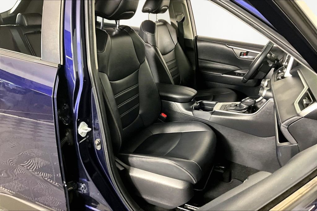 Used 2021 Toyota RAV4 XLE Premium image 29