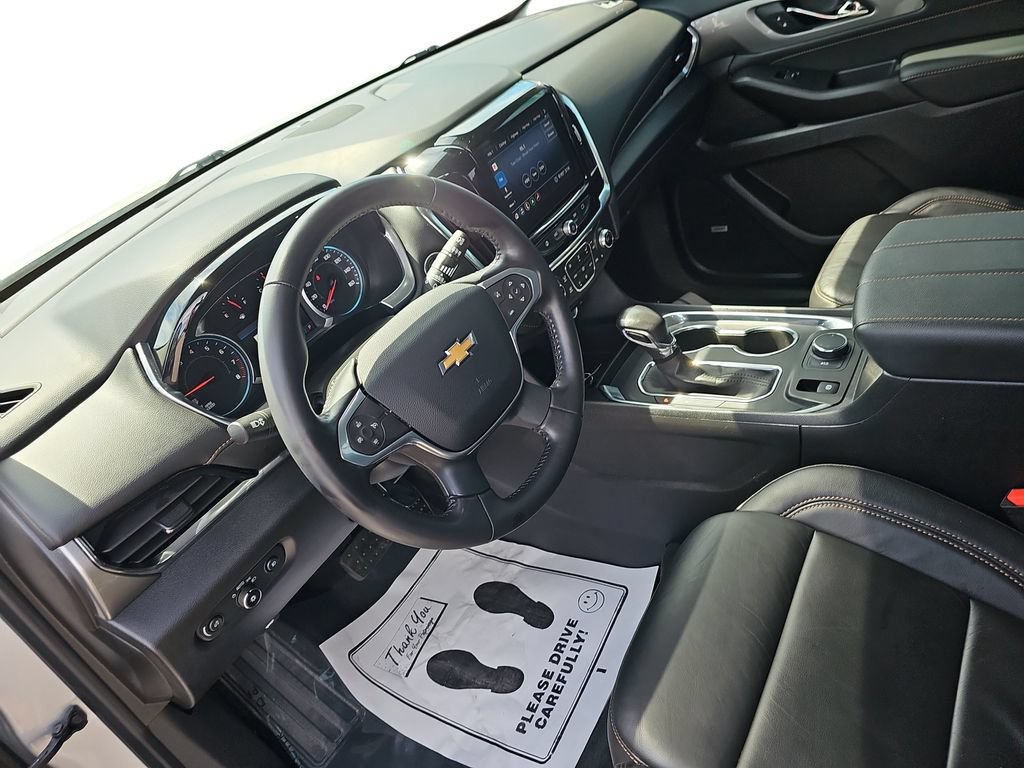 Used 2021 Chevrolet Traverse LT w/ LT Premium Package FWD image 16