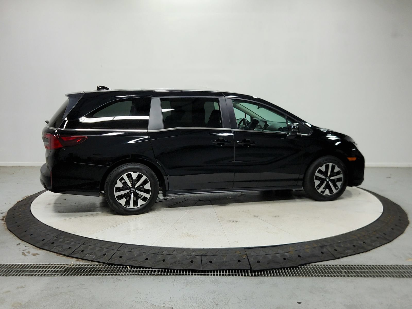 Used 2025 Honda Odyssey EX-L image 9